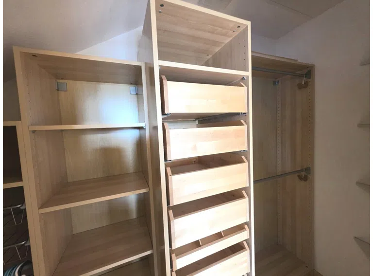 Begehbarer Kleiderschrank DG