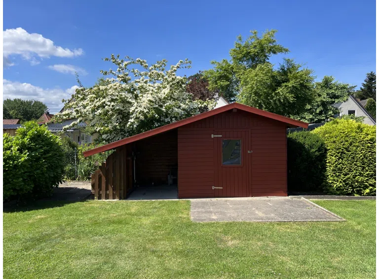 Gartenhaus mit Sitzplatz