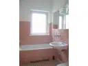 Badezimmer mit Fenster