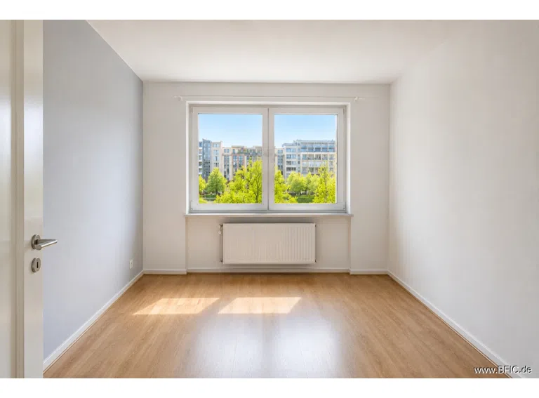 Zimmer, vergleichbare Whg im Haus