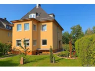 Titelbild für Dieses charmante, massiv errichtete 4-Familienhaus aus dem Jahr 1938 präsentiert