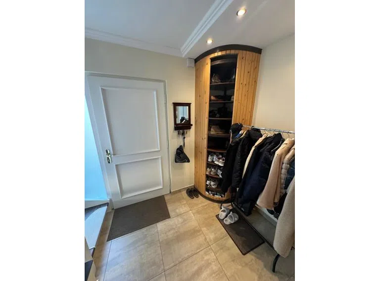 44 Flur mit Schuhschrank