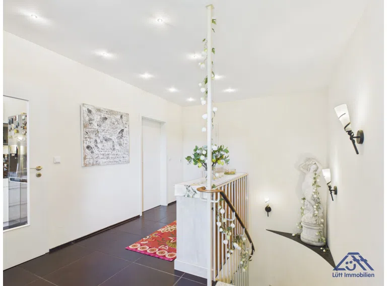 Flur OG - Lütt Immobilien - Kiel