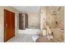 OG Bad mit Wanne, Dusche