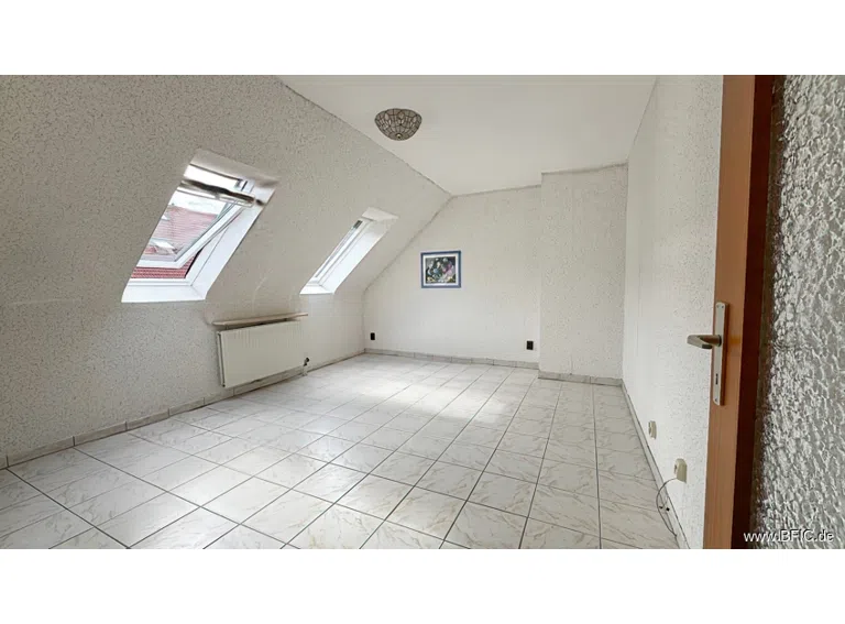 OG linkes Schlafzimmer