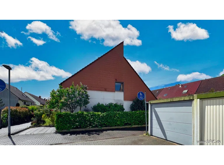 Hausansicht, Garage