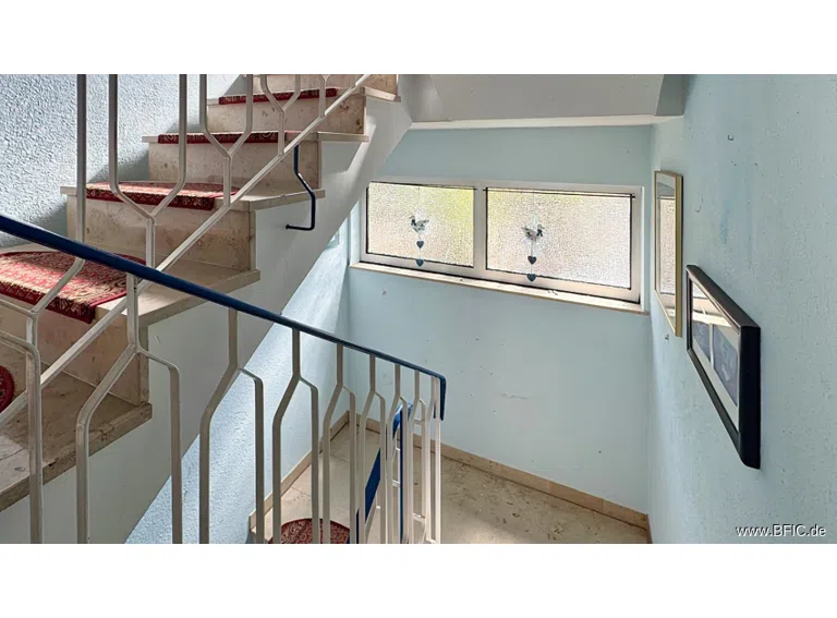 EG Treppe zum Untergeschoss