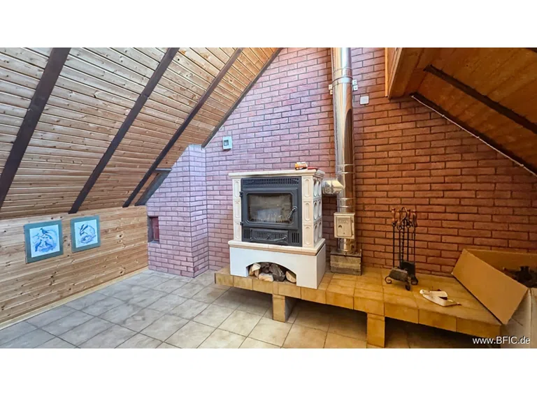 DG Studio, Kamin