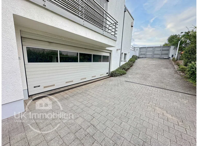 Zufahrt hausinterne Garage