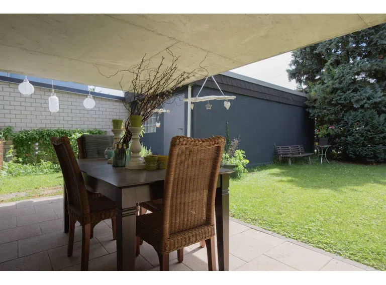 Garten und Garage