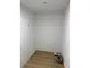 5 Flur mit Wohnungstür