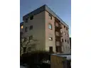 3 Straßenseite mit Balkonen