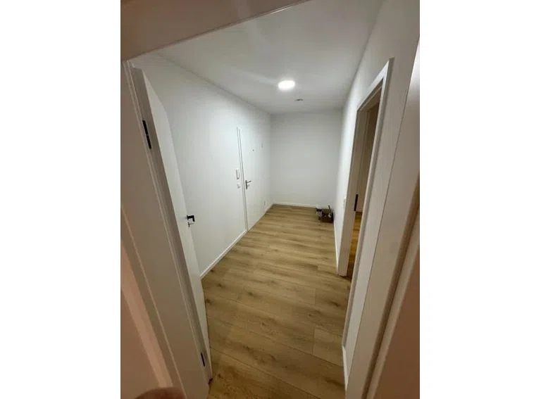 9 Blick von Küche in Flur