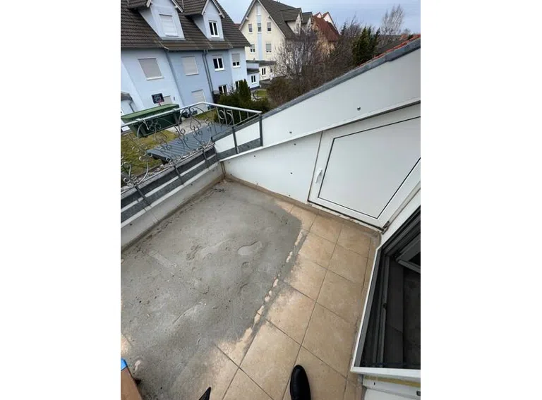 23 Balkon mit Sandkasten