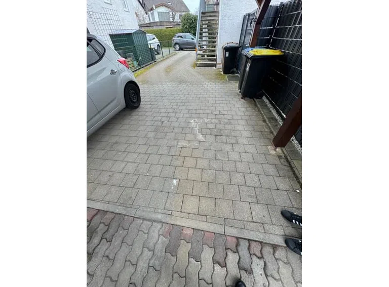 4 Carport und Hof