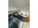 20 Schlafzimmer mit Kinderbett