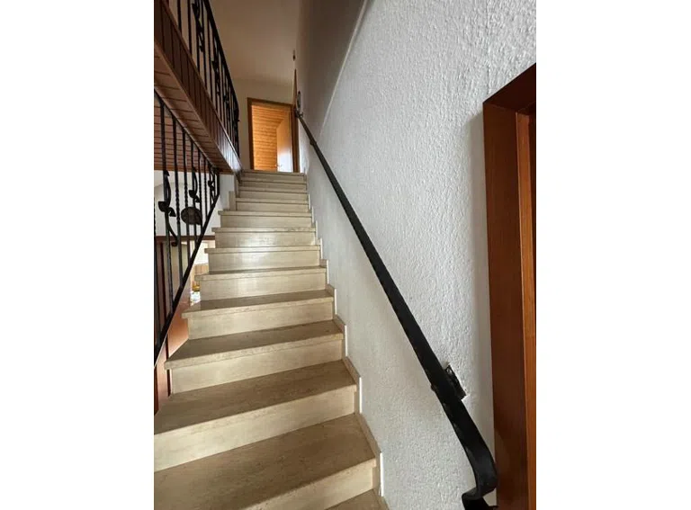 18 Treppenhaus zum OG - mögl. zweite Wohnung
