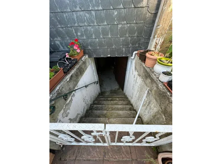 39 Kellerzugang