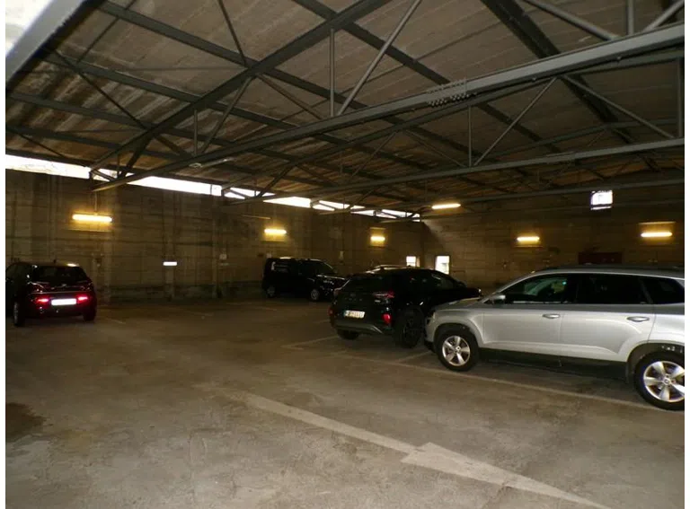 10 Blick schräg durch die Halle