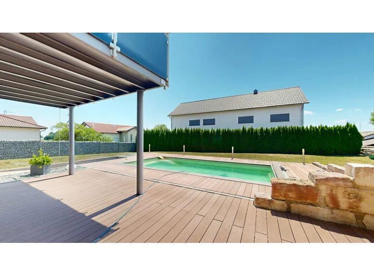 Terrasse mit Pool