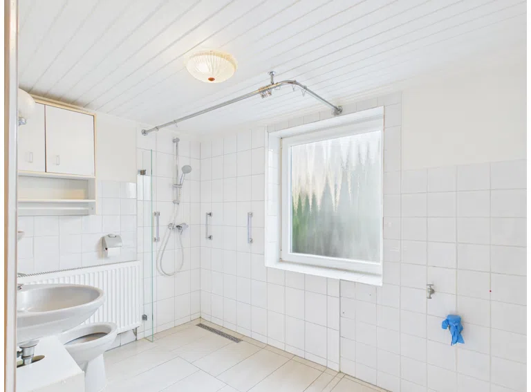 Badezimmer EG- Lütt Immobilien Laboe.jpg