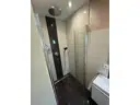8 Gäste WC mit barrierefreier Dusche