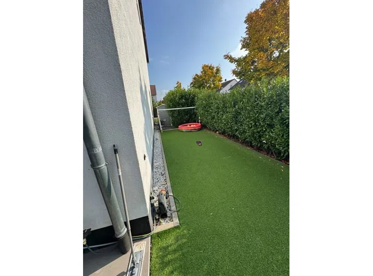 15 Garten und Spielbereich an Giebelseite