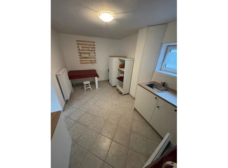 64 Küche mit Eßecke im KG