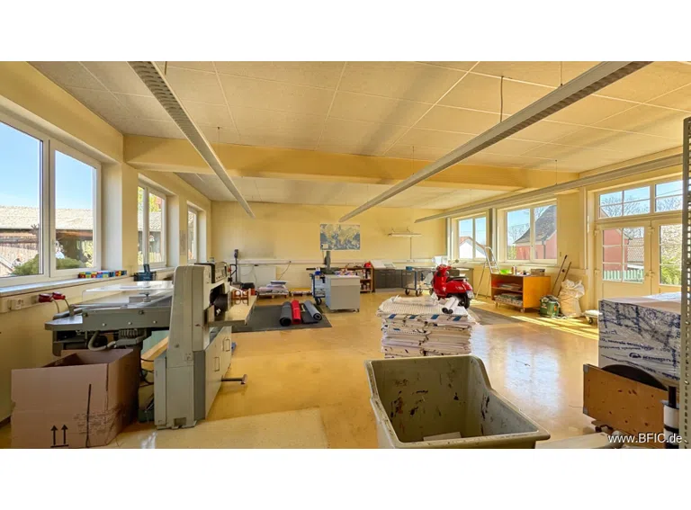 Halle im EG