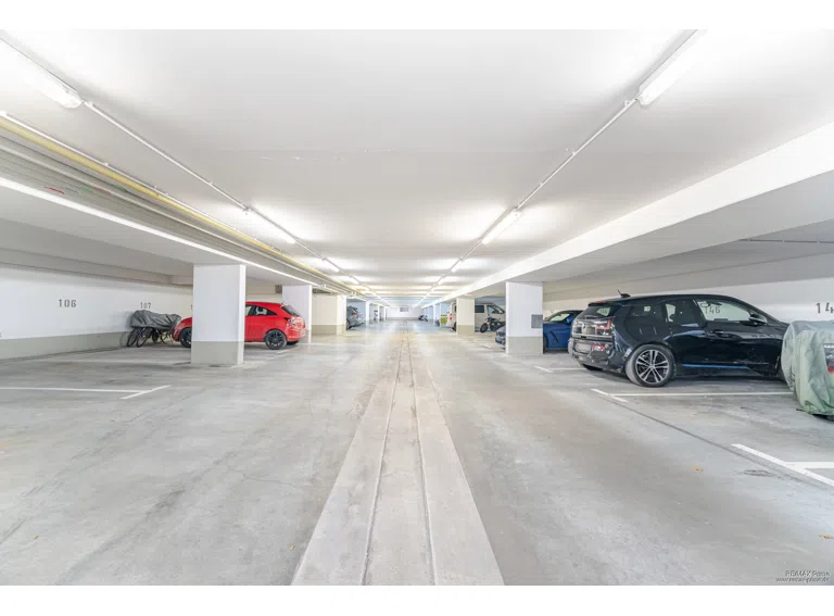Tiefgaragenstellplatz