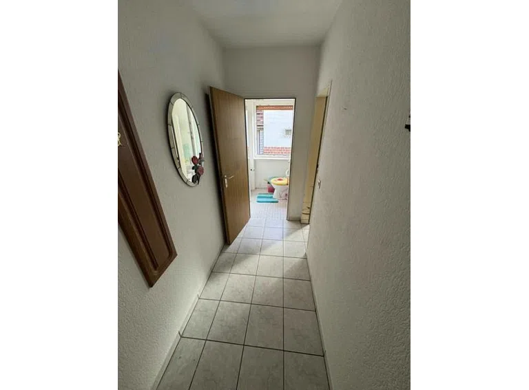14 Gang ins Bad und Gäste WC