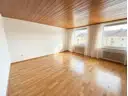 Wohnzimmer endmöbliert - (KI generiert)