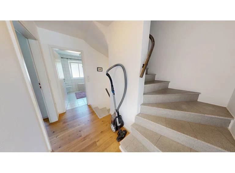 Flur mit Treppe OG