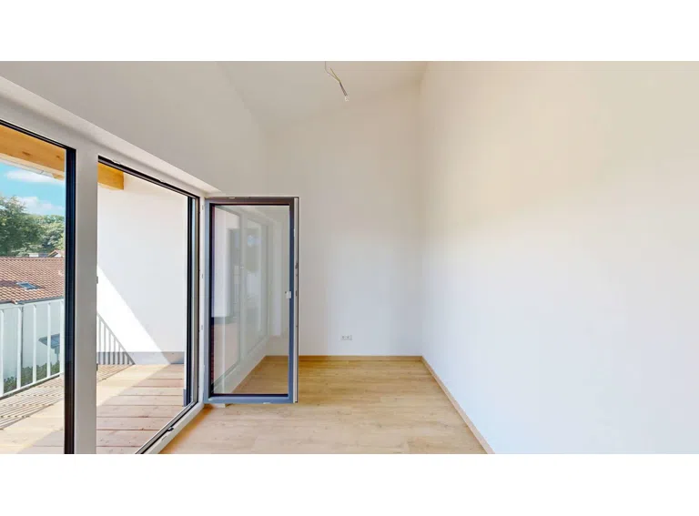 Zimmer mit Balkonzugang