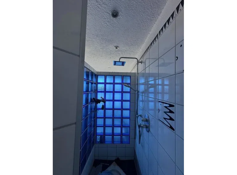 14 Dusche