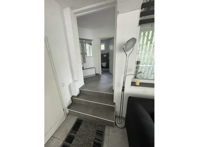 2d Flur und Bad - Treppe zum Wohnbereich