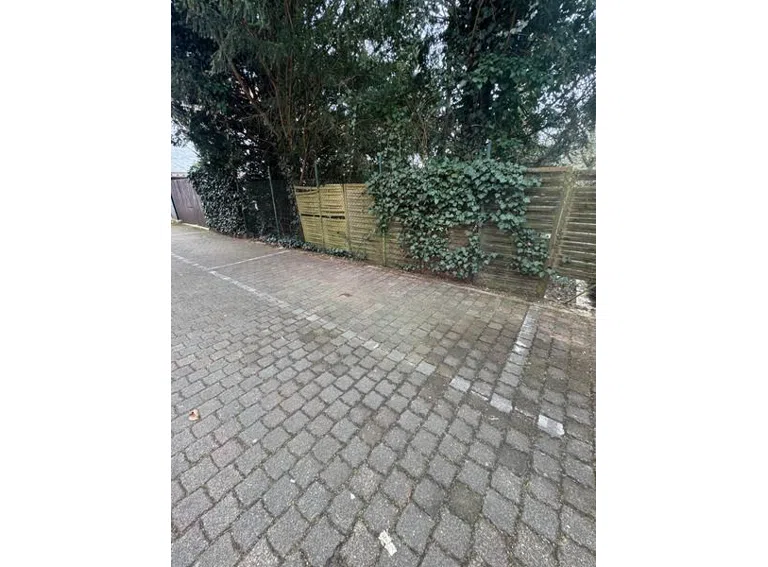 23 Parkplatz