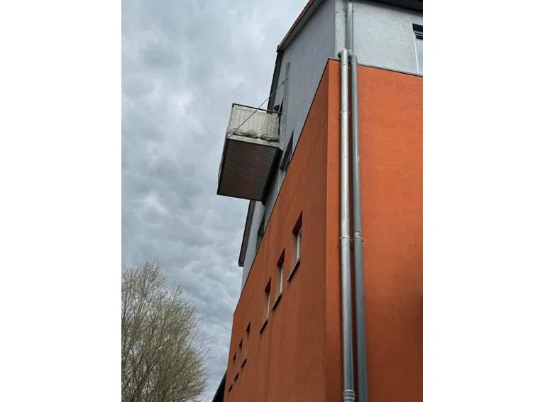 24 Balkon von außen