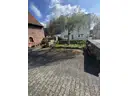 6 Hof mit Vorgarten