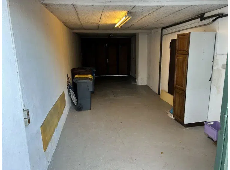 25 Garage mit Kellerzugang