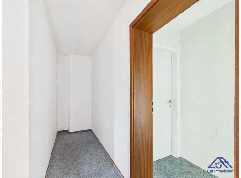 Flur 1.OG - Lütt Immobilien - Selent.jpg