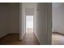 Flur mit Ankleide WE1
