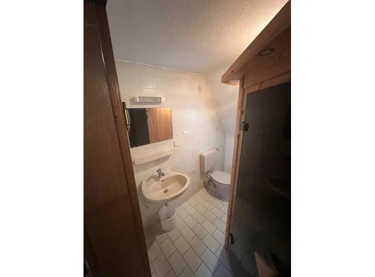 24 Gäste WC im Saunazimmer