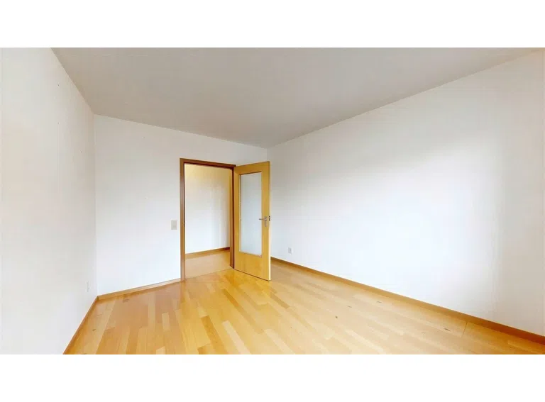 Büro - (mit KI entmöbliert)