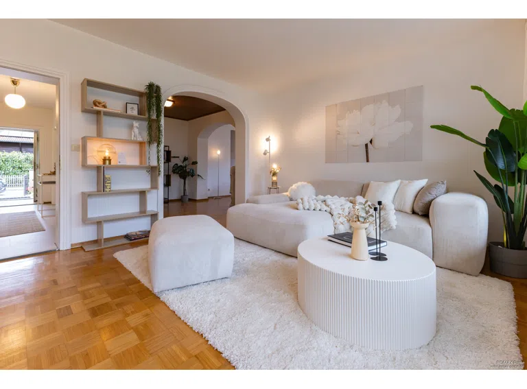 Wohnen – Die im Rahmen des Home Stagings eingebrachten Möbel und Dekorationsgegenstände dienen ausschließlich der besseren Veranschaulichung und sind nicht Bestandteil des Kaufangebots.