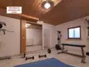 KI-basierte Einrichtungsvisualisierung. Die dargestellte Möblierung dient ausschließlich der Veranschaulichung und ist nicht Bestandteil des Kaufgegenstands. Der tatsächliche Zustand der Immobilie kann hiervon abweichen.