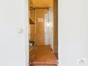 Waschkammer im Altbau Küche und Durchgang zum Anbau