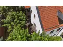 Blick auf die Balkone (Bild KI gestützt bearbeitet).